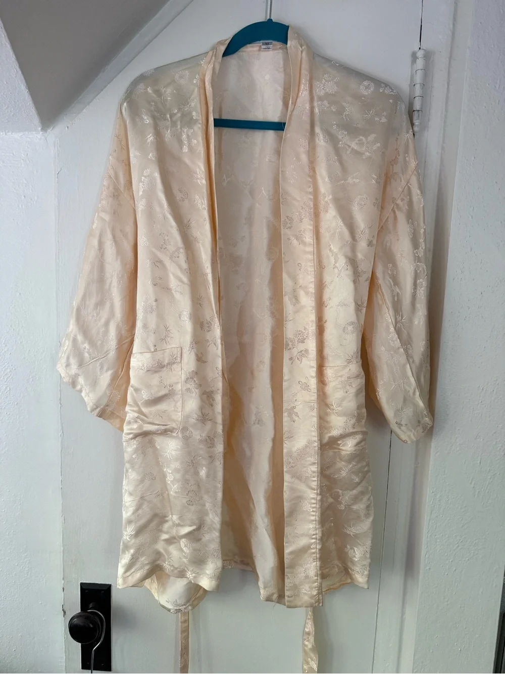 Vintage Medal Silk Belted Robe Pale Peach Size Medium